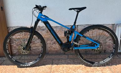 Bicicletta elettrica e-MTB biamortizzata.