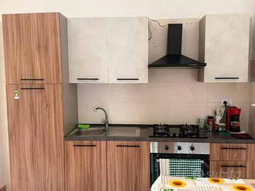 Cucina completa di elettrodomestici