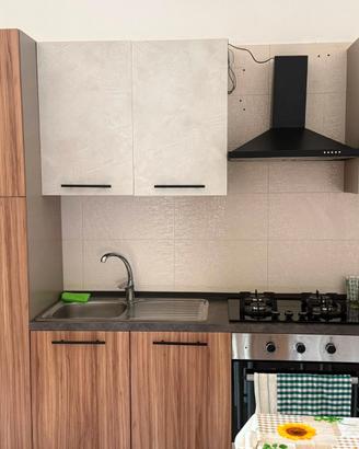 Cucina completa di elettrodomestici