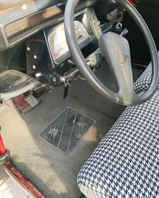 Citroen 2 CV charleston