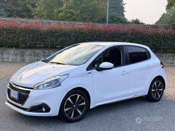 Peugeot 208 Singature 1.2 Benzina 81 cv euro6