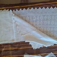 Lenzuola di LINO  e coperta all'uncinetto.