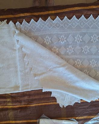 Lenzuola di LINO  e coperta all'uncinetto.