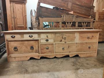 Credenza lunga a cassetti