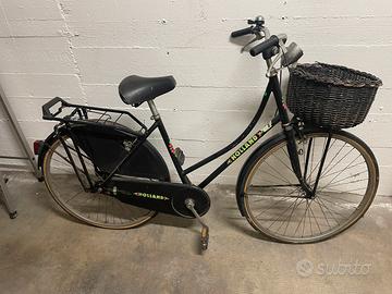 Bici olandese “Holland” con cestino in vimini