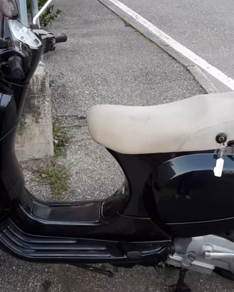 Piaggio Vespa 150 LX