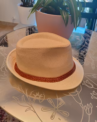 Cappello in paglia stile  Trilby