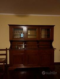Credenza rustica con vetrina