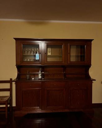 Credenza rustica con vetrina