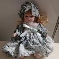 Bambola con vestito a fiori Vintage in ceramica