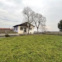 VILLA SU UNICO LIVELLO CON AMPIO GIARDINO PRIVATO