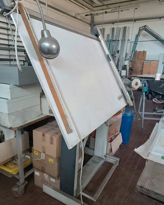 tavolo da disegno da sistemare 
