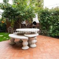 Tavolo da giardino in cemento