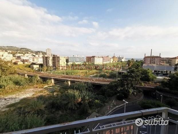 Imperia Borgo s. Moro ultimo piano, vista mare