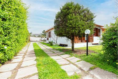 Villa singola con grande giardino e seminterrato