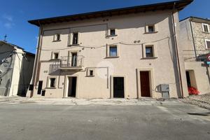 2 LOCALI A ROCCA DI MEZZO