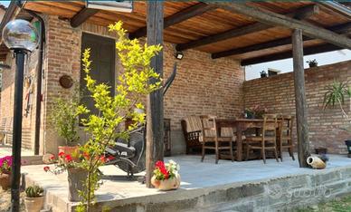 Casa con piscina e giardino