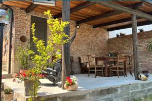Casa con piscina e giardino
