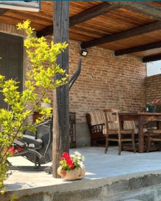 Casa con piscina e giardino