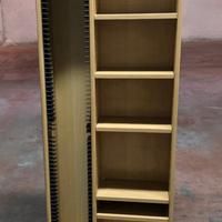 Mobiletto porta CD e varie in legno chiaro.