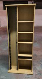 Mobiletto porta CD e varie in legno chiaro.