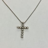 Catenina con croce oro bianco con brillanti