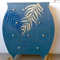 Mobile cassettiera di design. 11 cassetti in legno