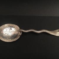 Antico cucchiaio orientale in argento