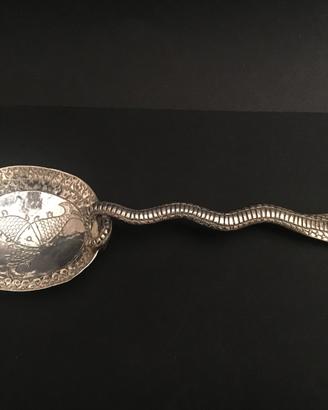 Antico cucchiaio orientale in argento