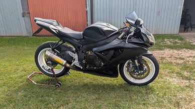 SUZUKI GSXR 750 K8