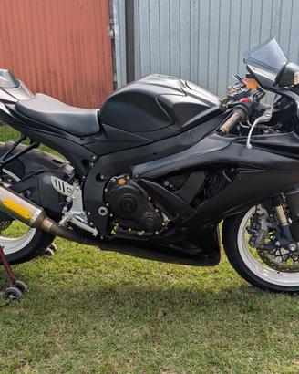 SUZUKI GSXR 750 K8