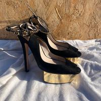 Scarpe con tacco alto suola oro