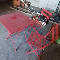 Sedie e tavolo da giardino