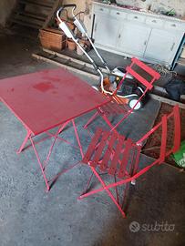 Sedie e tavolo da giardino