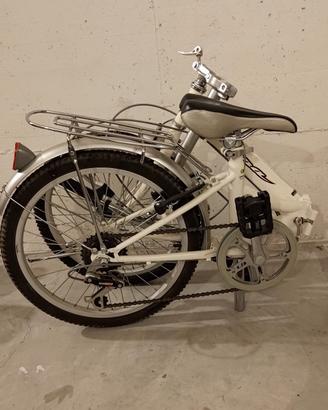 UNA bici pieghevole cambio Shimano 6 rapporti