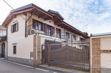 CASA SEMINDIPENDENTE A NOLE