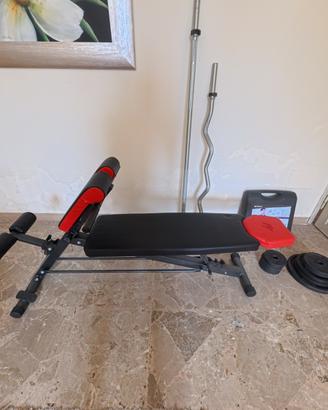 Panca addominali, bilancieri e pesi in ghisa