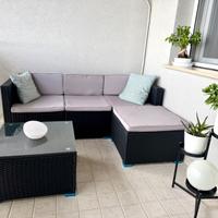 Salottino con divanetto e tavolino in rattan