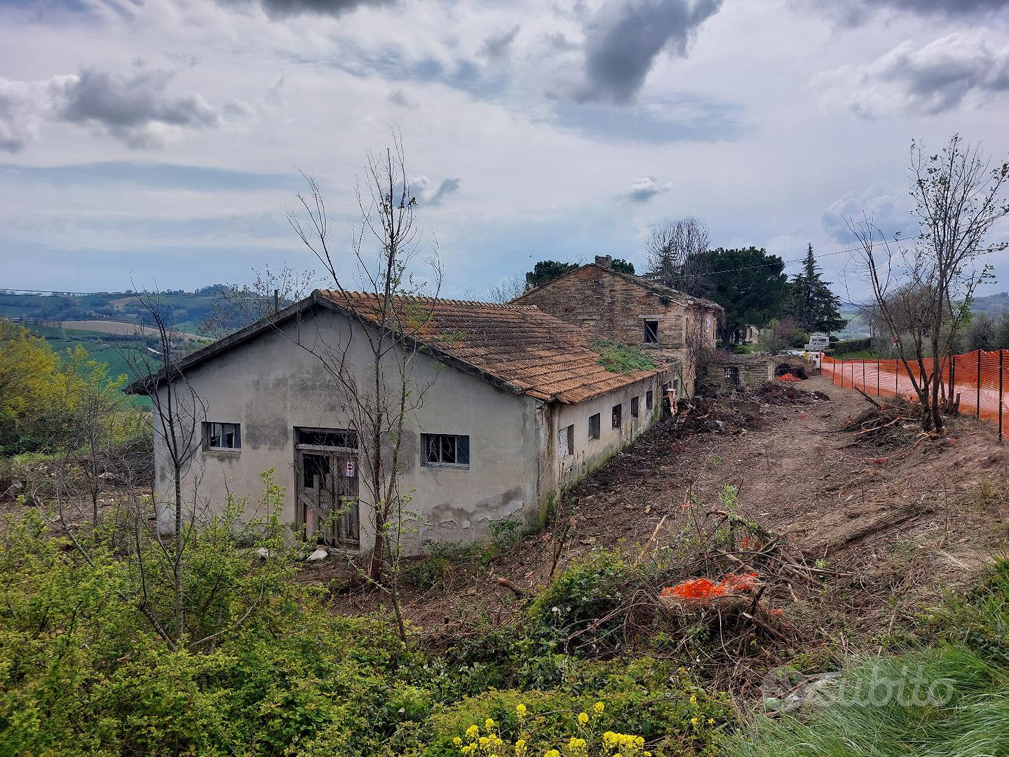 Casa Colonica con Capannone e Terreno - View 2