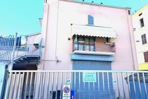 Immobile di 655 m² a Parma