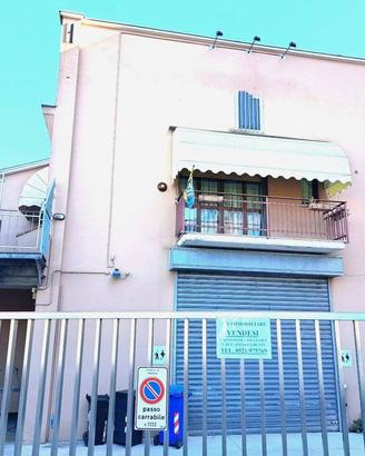 Immobile di 655 m² a Parma