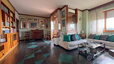 Appartamento di 180 m² con 4 locali e box auto a C