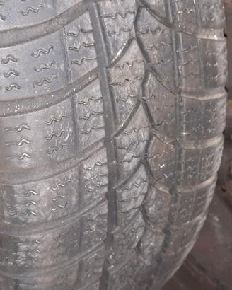 2 GOMME CON CERCHI BUONO STATO