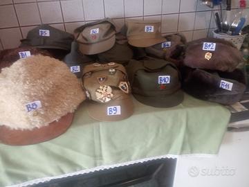 berretti militari e colbacco