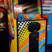 videogioco cabinato pop art andy warhol