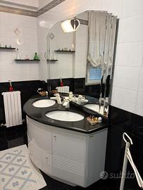 Mobile bagno e specchio