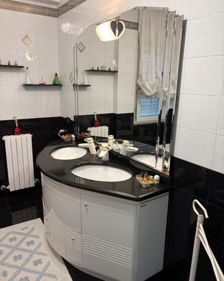 Mobile bagno e specchio