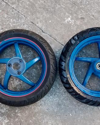 Ruota anteriore e posteriore Aprilia SR 50 Piaggio