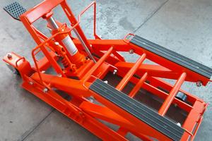 Piattaforma per sollevamento moto