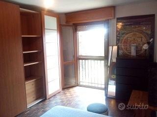 Stanza singola in villetta con giardino